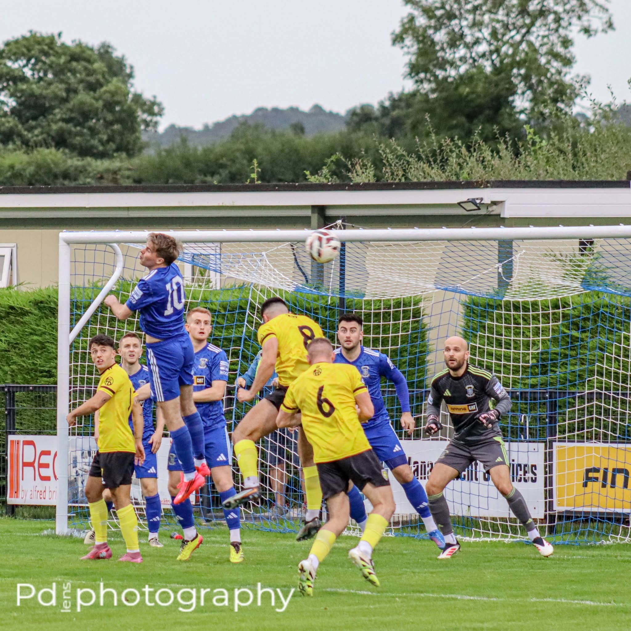 v St James Swifts